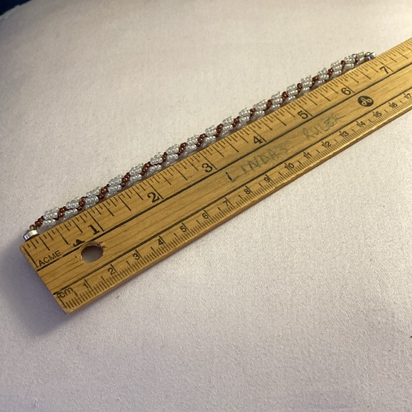 NWOT - White and Copper Coloured Twisted Design Beaded Magnetic Clasp Bracelet - Picture 7 of 7